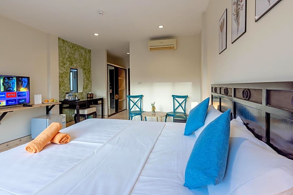 Club22 Kamala Suites, Kamala Beach