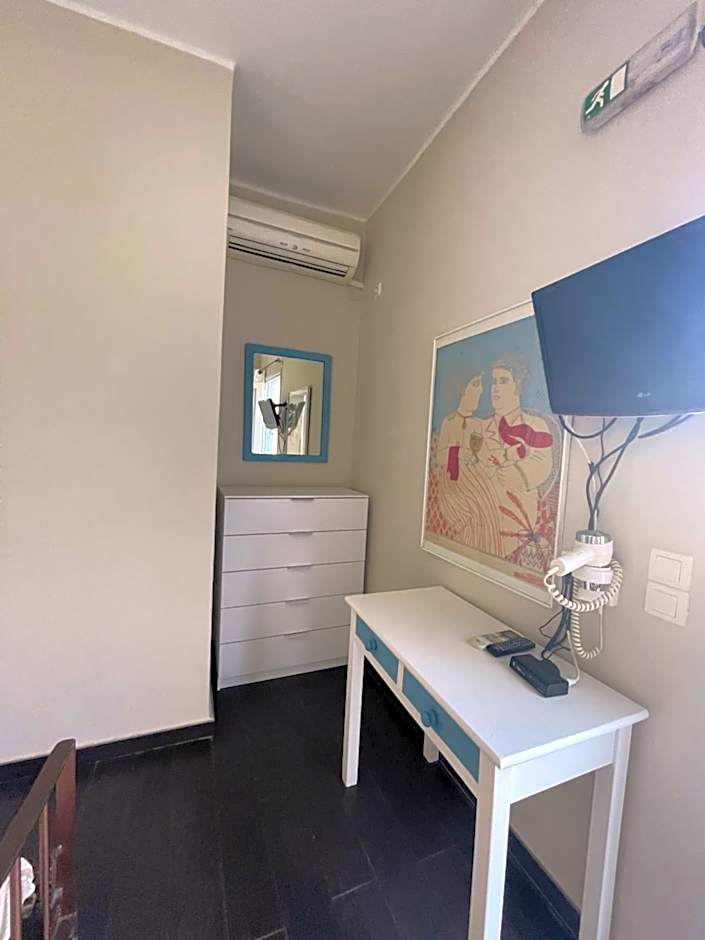 AEGEAN VIEW SEASIDE ROOMS AND STUDIOS KEA