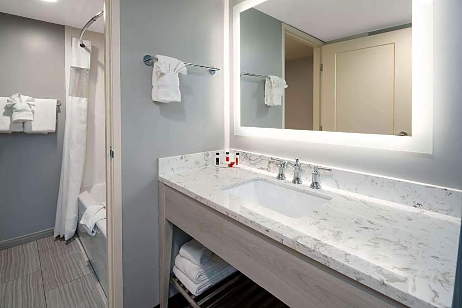 Ramada by Wyndham Burbank Airport