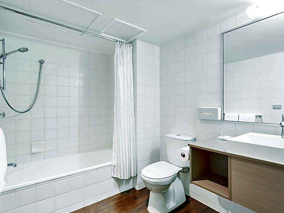 ibis Melbourne Hotel and Apartments