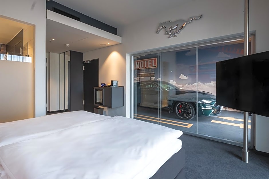 V8 Hotel Köln at MOTORWORLD