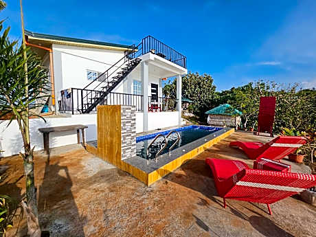 Masamirey Hilltop Cottage with White Beach Access