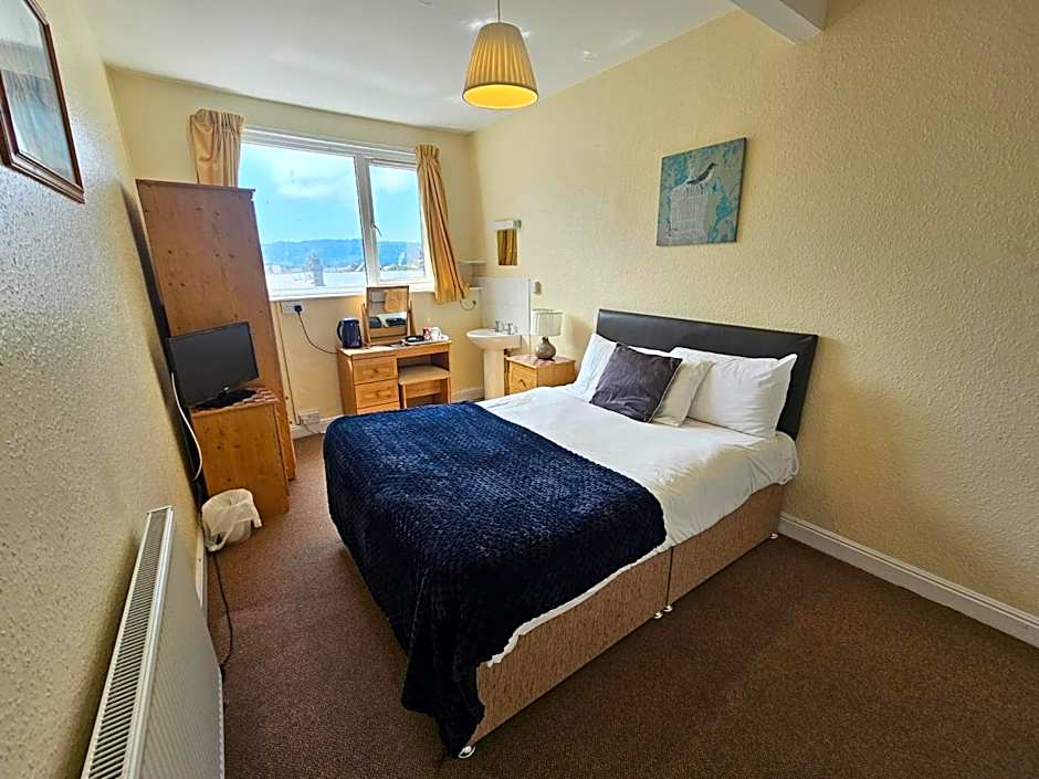 Rivelyn Hotel Bar & Restaurant