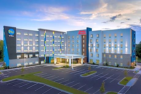 Tru by Hilton Charlotte Airport Lake Pointe