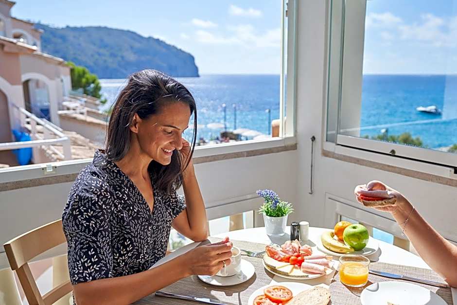 Bahia Camp de Mar Suites