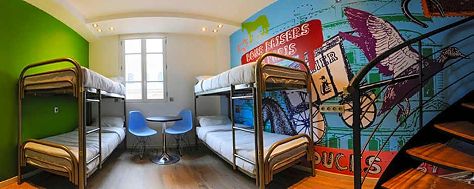 The 3 Ducks Eiffel Tower by Hiphophostels