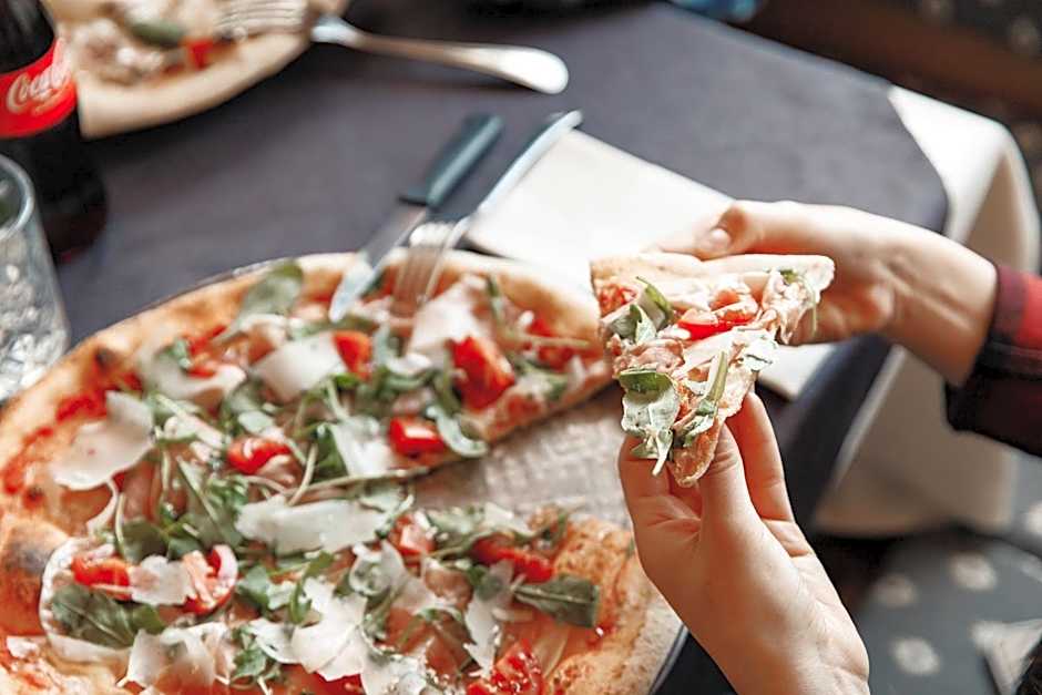 Hotel Al Bivio - Pizzeria, Pool & Sauna