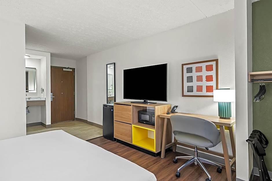 Spark by Hilton Portland Airport Maine Mall