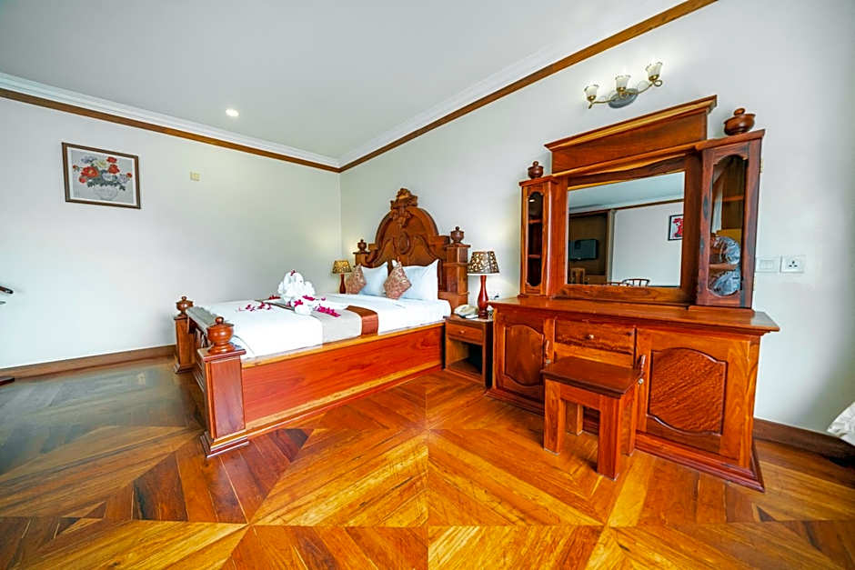 Pursat Riverside Hotel & Spa