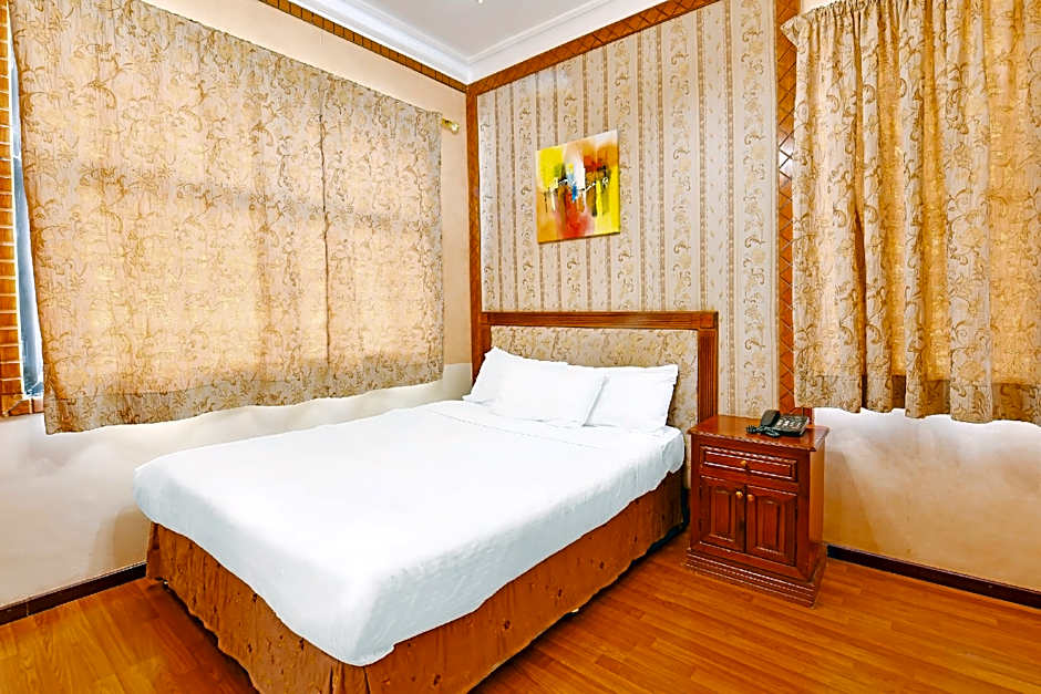 Capital O 125 Moon Plaza Hotel