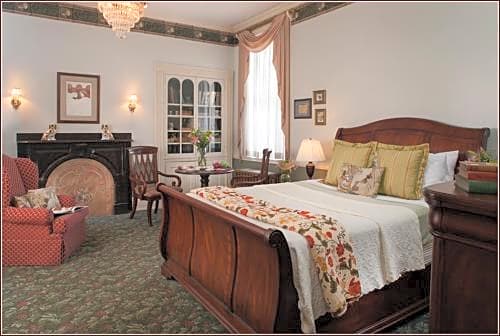 Carlisle House Bed and Breakfast