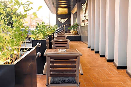 Skyline Hotel & Suites