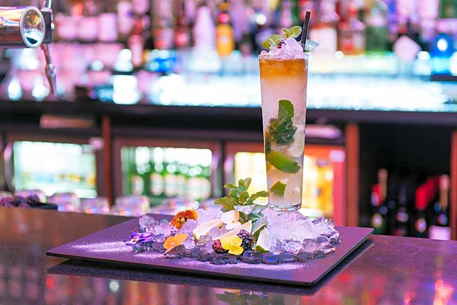 Renaissance by Marriott London Heathrow Hotel