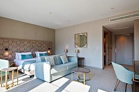 Junior Suite (2 Adults + 2 Children)