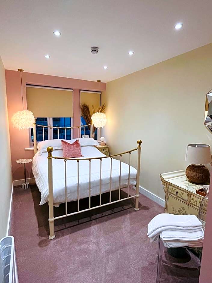 The Believe Boutique (Believe Bar & Bedrooms)