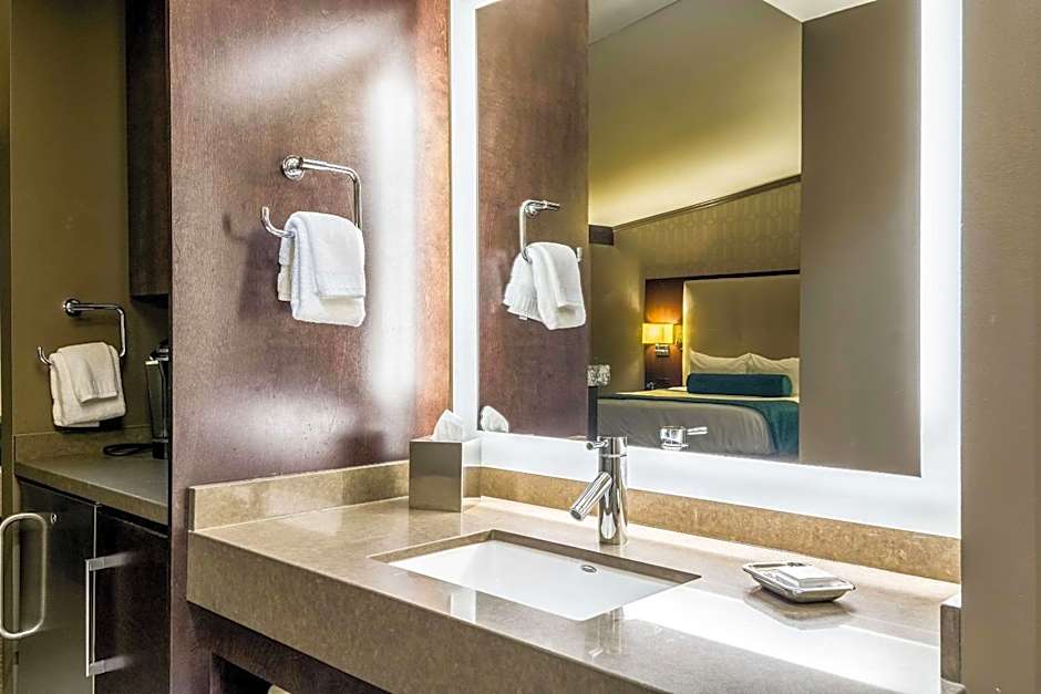 Oasis Hotel & Conv. Center, an Ascend Collection Hotel