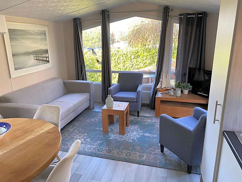 Mooi chalet in havenplaatsje op fietsafstand van het strand bij Ouddorp