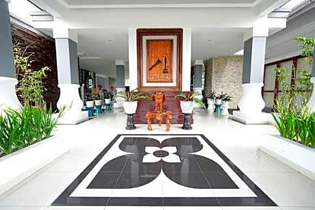 Grand Master Villa Tomohon