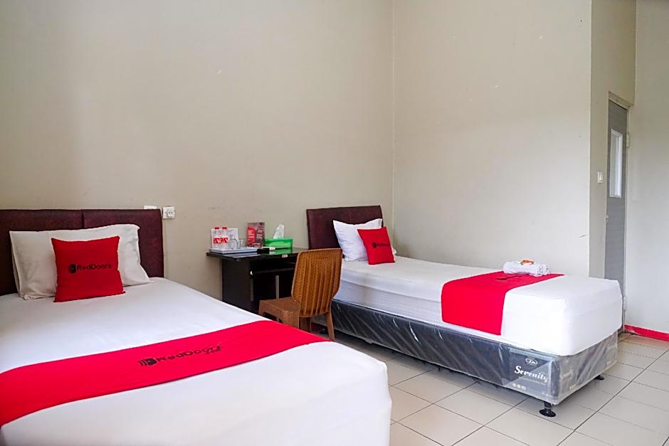 RedDoorz near Kampus UMP Purwokerto