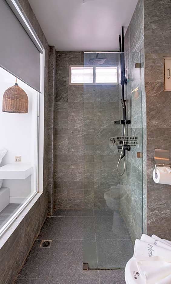 Meow Cat Cafe & Hotel