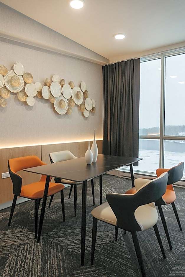 Clarion Lakeside Inn & Conference Centre