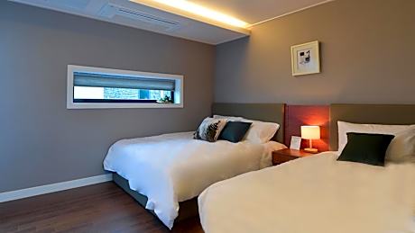 Deluxe Family Room