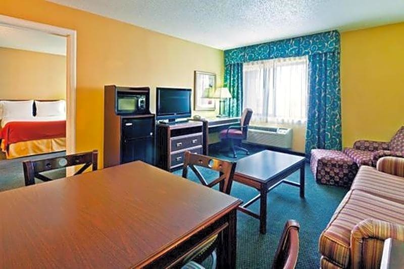 Holiday Inn Express Hotel Fort Campbell-Oak Grove