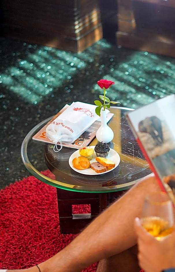 Hotel Saffron Leaf