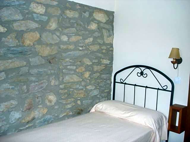 Photo 1 of 2 of Single Room