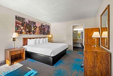 1 King Bed Non-Smoking