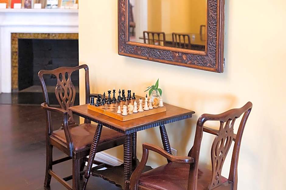 Apple Tree Inn – Lenox, MA