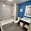 La Quinta Inn & Suites by Wyndham Houston Stafford Sugarland