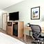 La Quinta Inn & Suites by Wyndham Newport