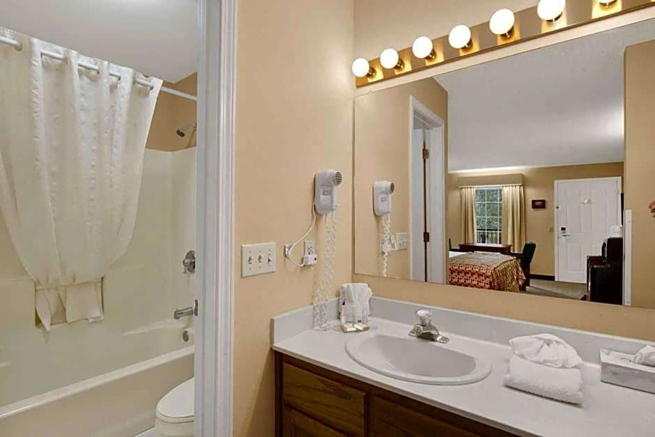 Baymont by Wyndham Albany at Albany Mall