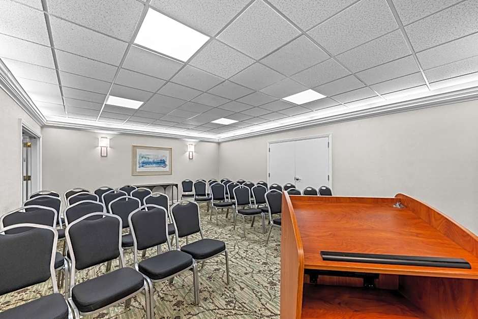 Best Western Plus Plaza Hotel & Conference Center