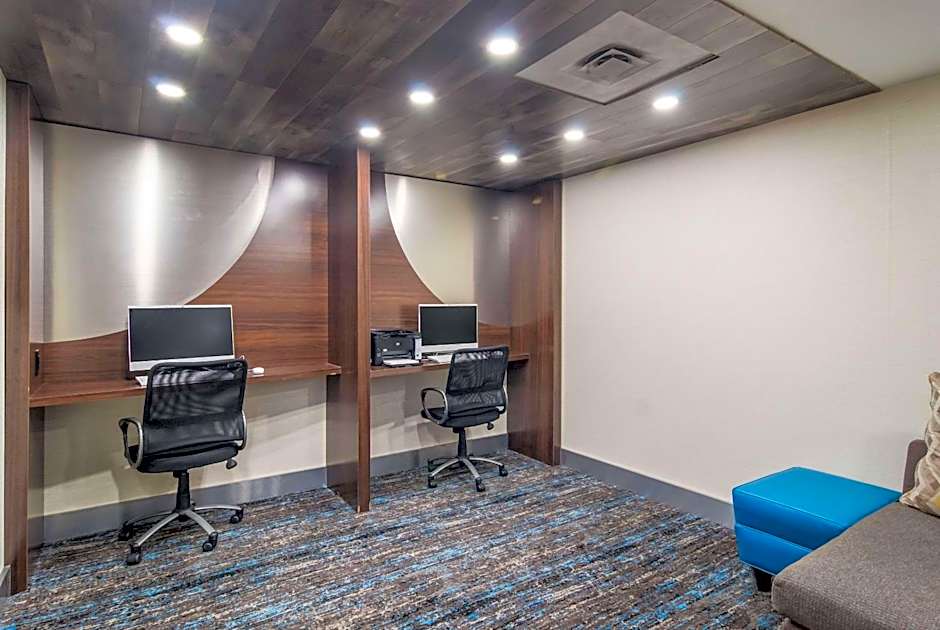 Comfort Inn & Suites Pittsburgh Fox Chapel