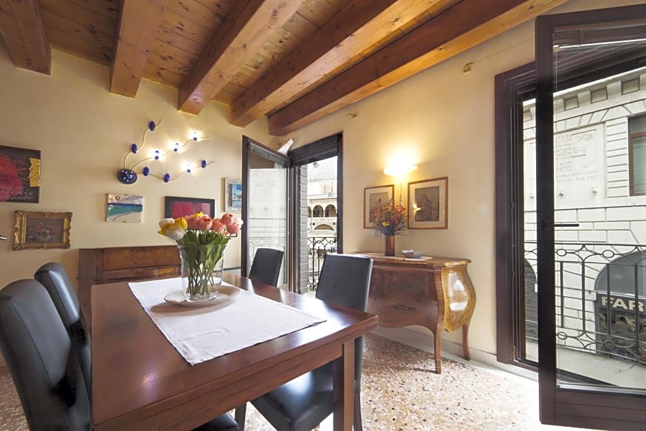 PadovaResidence Apartments - vista Piazza delle Erbe e Palazzo della Ragione