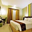 Pose In Hotel Solo