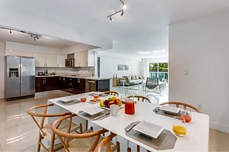 Two Bedroom/Two Bath with Balcony - City View