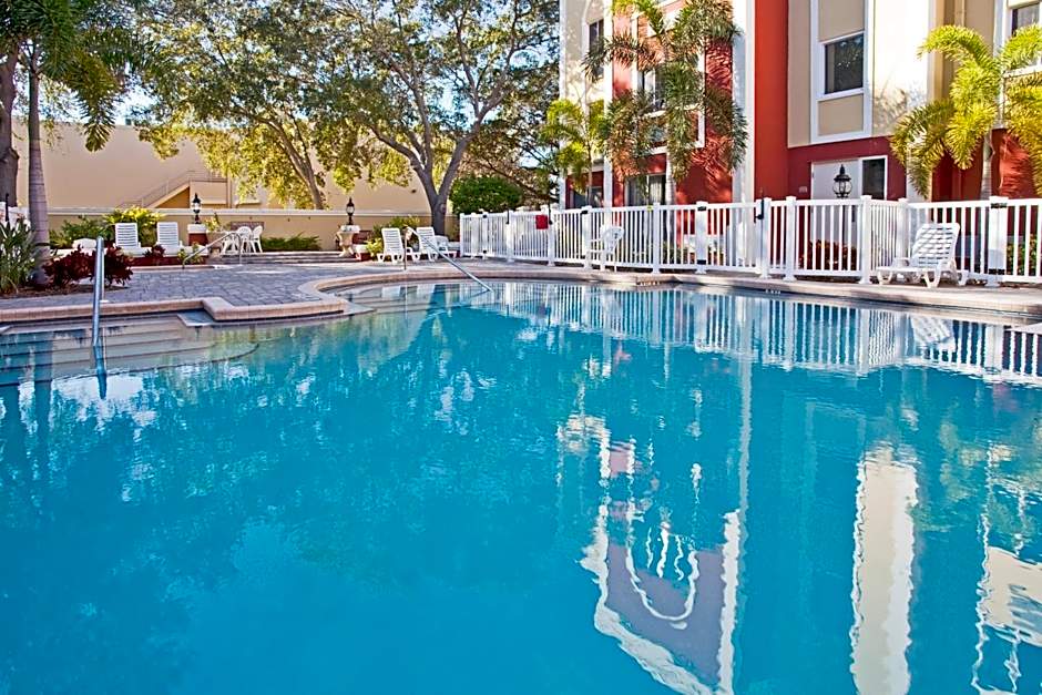 Holiday Inn Express Hotel & Suites Bradenton West By IHG