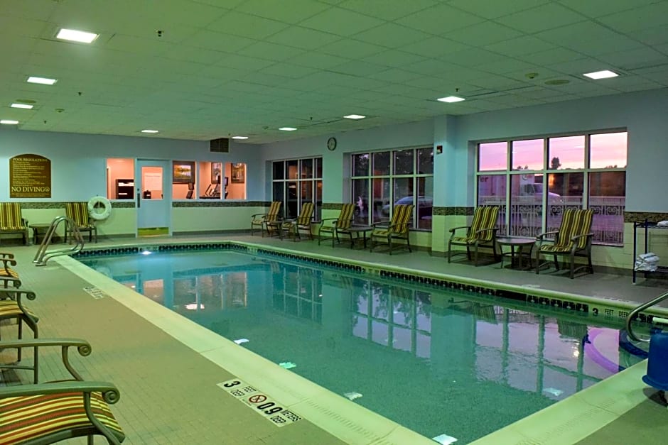 Holiday Inn Express Hotel & Suites Watertown - Thousand Islands