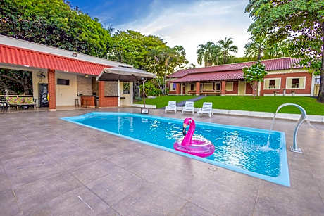 Rancho Colonial 6 suítes acesso ao Lago das Brisas