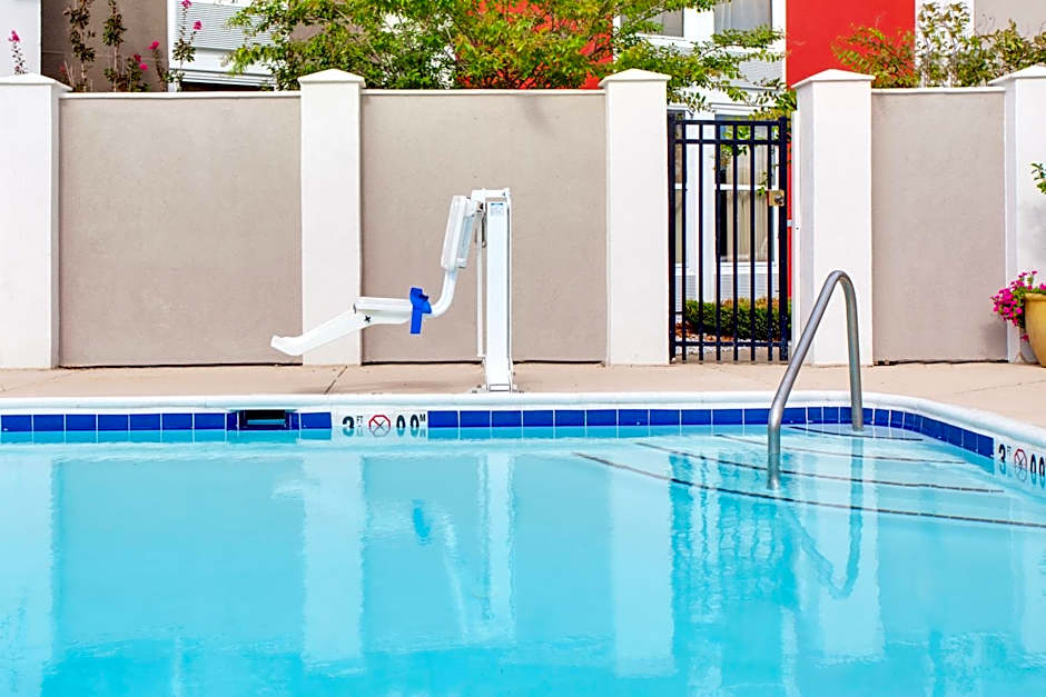 Holiday Inn Express Washington DC East- Andrews AFB By IHG