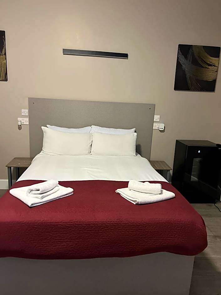 OYO Paragraph Palmers Green - Tottenham Stadium