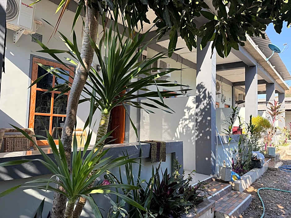 Sumbawa Maluk Homestay Kost tika