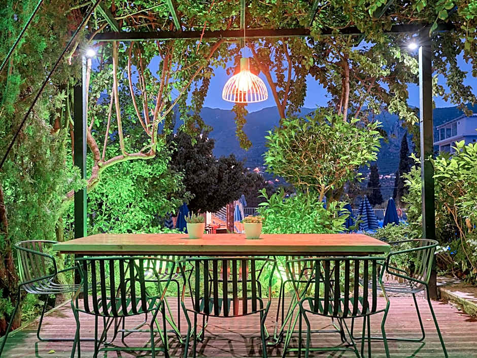 Koukounaria Hotel & Suites