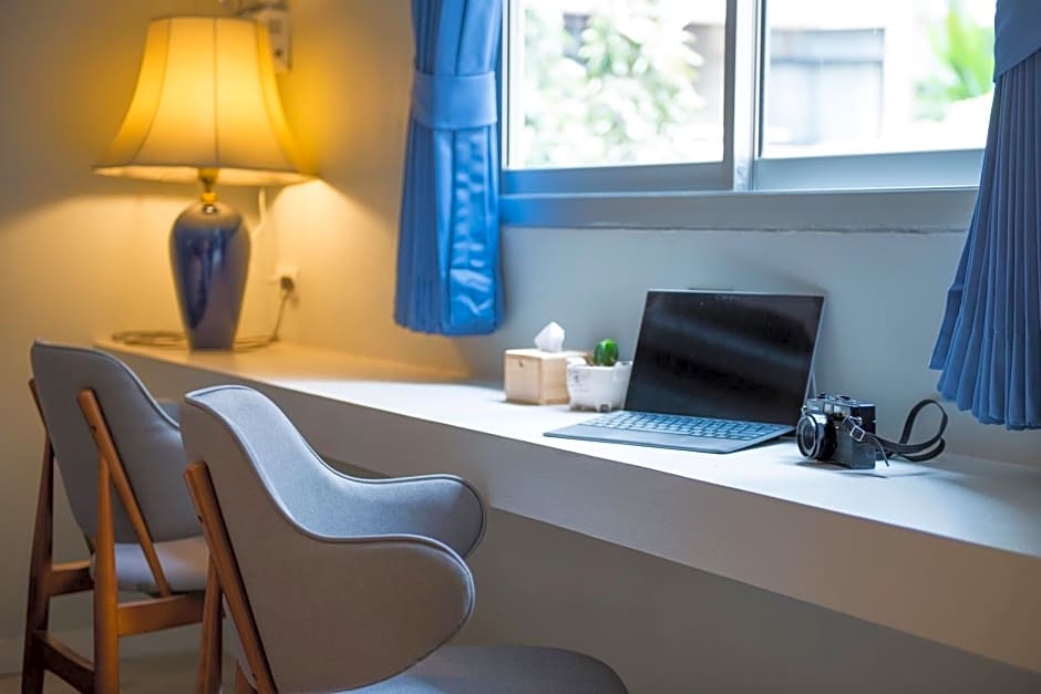 Kinnon Deluxe Hostel Coworking Cafe