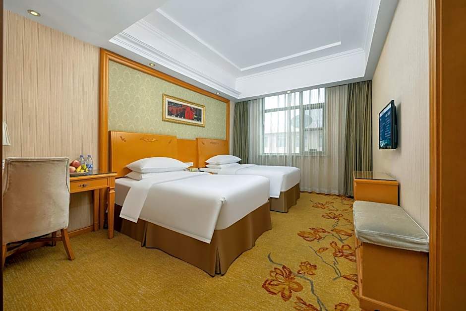 Vienna Hotel Tianjin West Station Changhong Park Metro Station