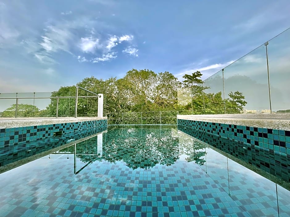 Lighthouse Point Hotel