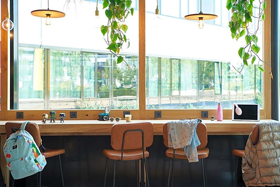 Moxy Amsterdam Schiphol Airport